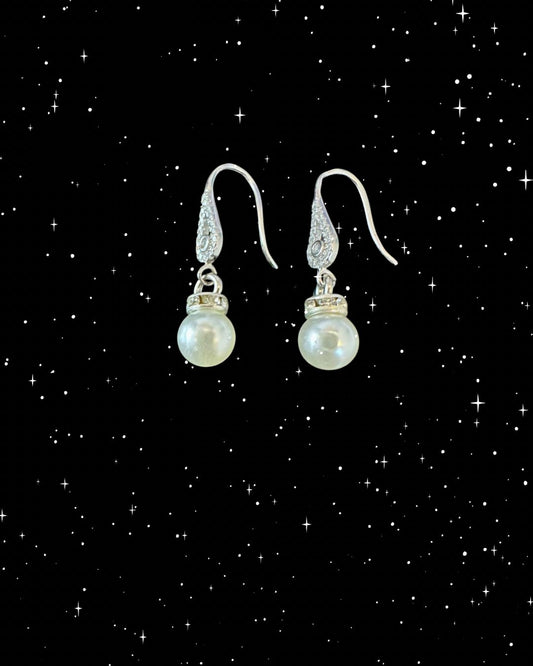 Pearllight Drops Earrings